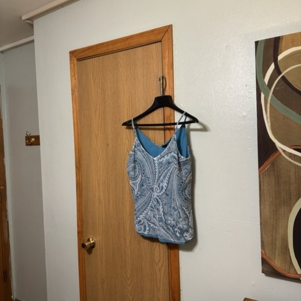 White House Black Market Small w/Paisley Print Sleeveless Tank Top - EUC